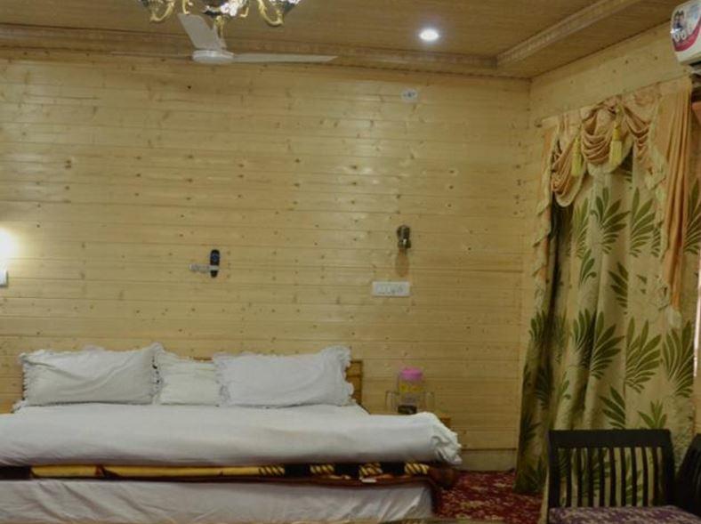 Hotel Grg Residency Srinagar  Bagian luar foto